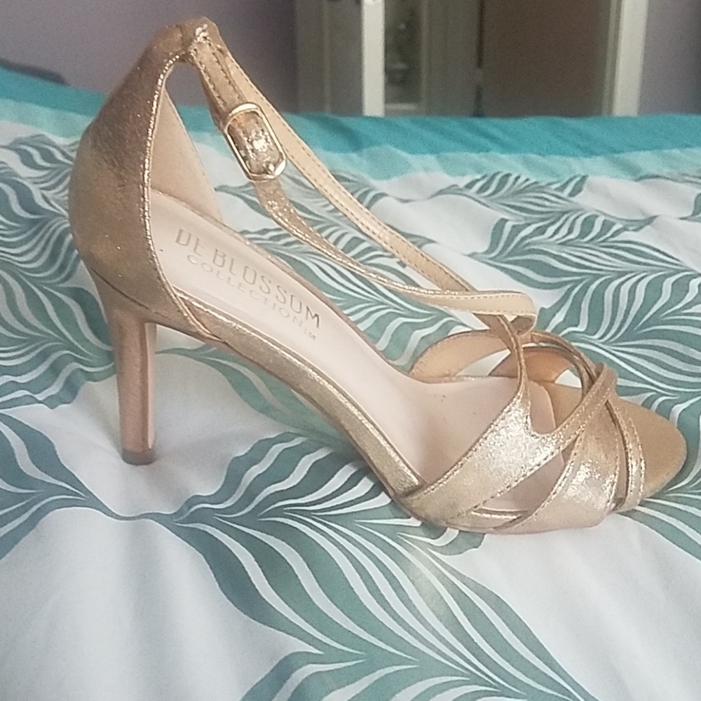 Shoes - Picture 2 of 4